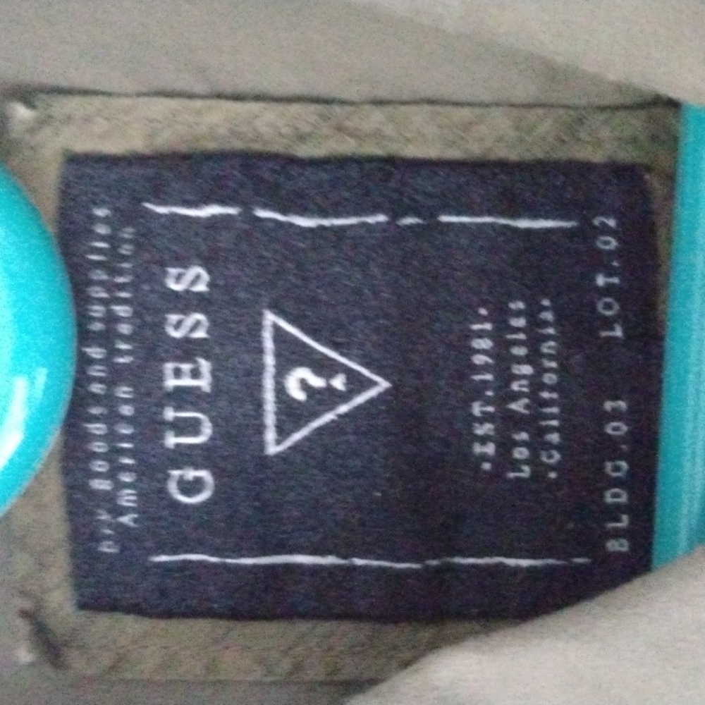 Men's GUESS button down SS mens Size Medium Slim Fit Shirt in Military Green - Picture 3 of 9